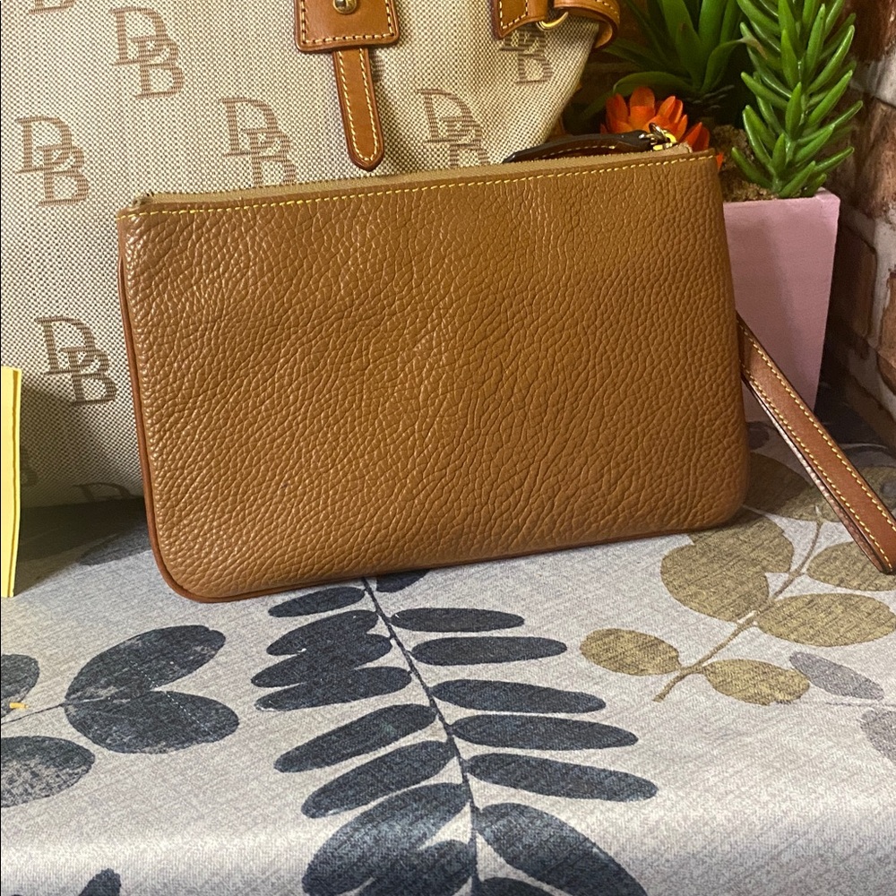 Dooney & Bourke Beige canvas and leather Shopper and dooney wristlet - Picture 11 of 13